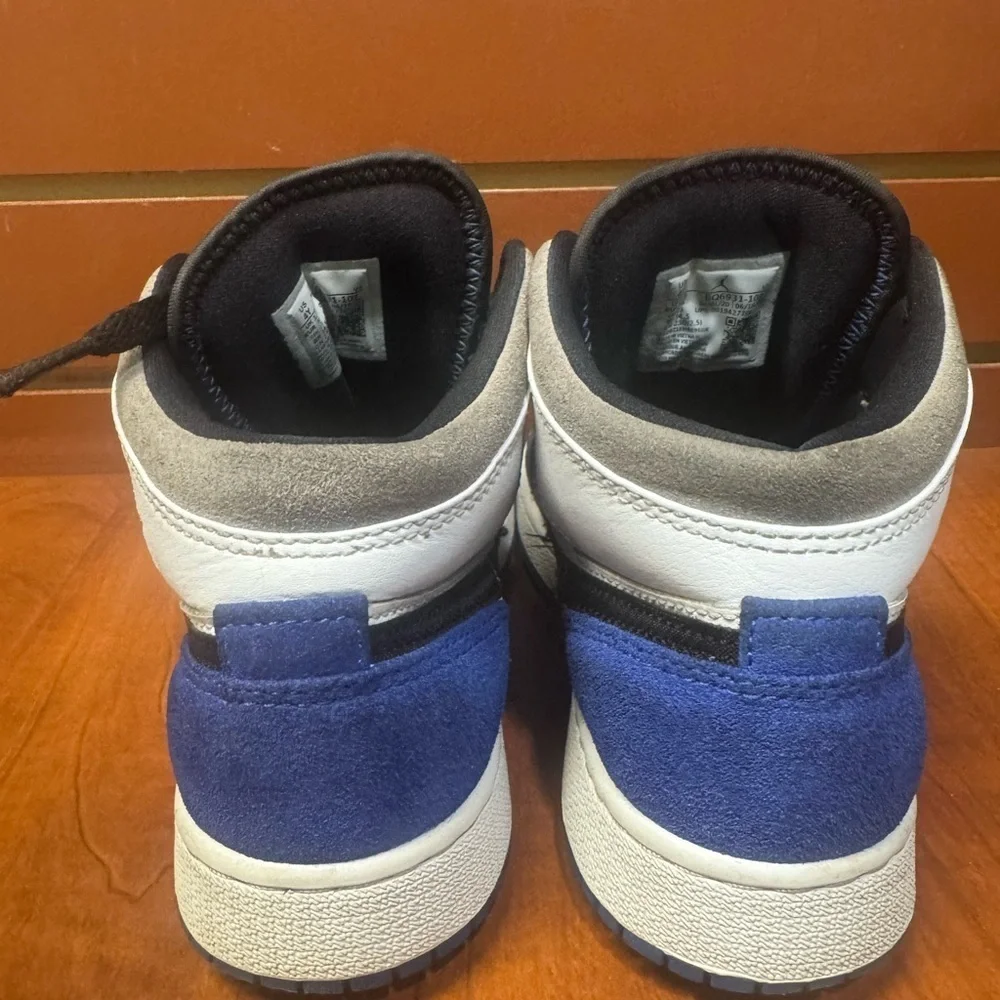 Jordan Men's Black, White, and Blue Sneakers
